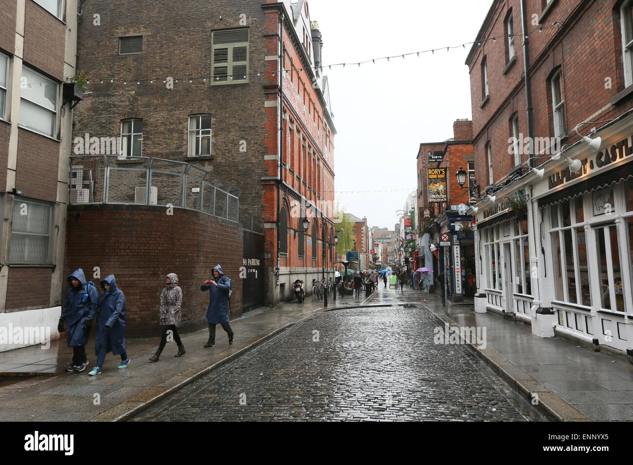 Temple Bar in Dublin city centre during a period of heavy rainfall Stock Photo Alamy