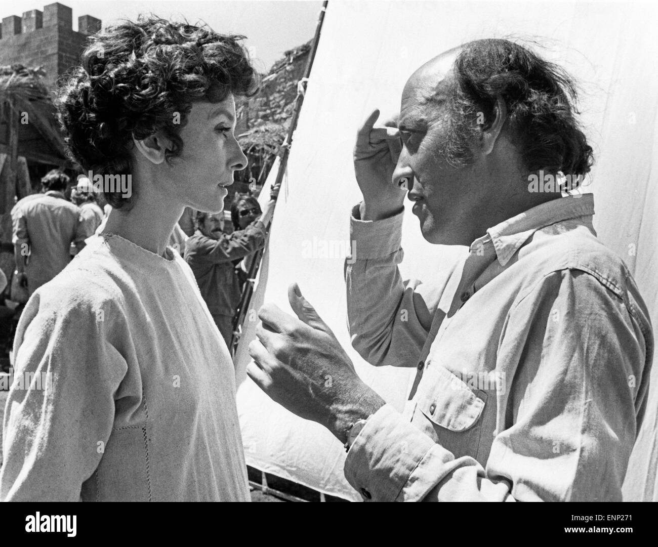 Robin and Marian, USA 1976, aka: Robin und Marian, Regie: Richard Lester und Darstellerin Audrey Hepburn bei den Dreharbeiten. A Stock Photo