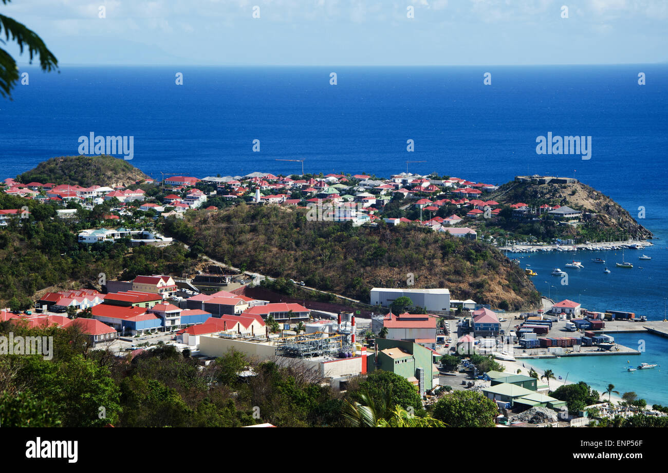 Saint-Barthélemy, French West Indies: the crystal clear water of the Caribbean Sea with view of the harbour of Gustavia and the rock of Fort Karl Stock Photo