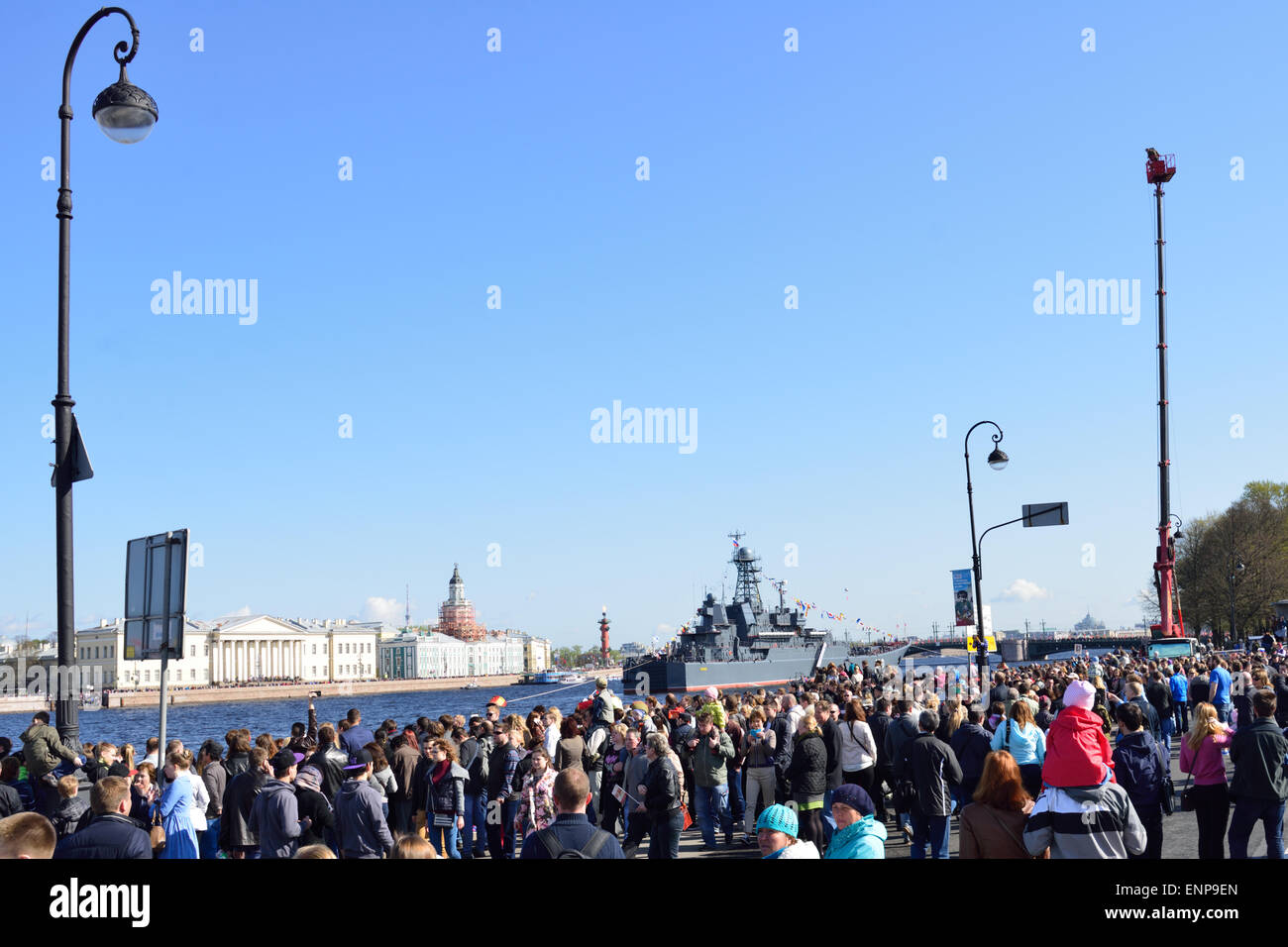 St. Petersburg, Russia, 9th May, 2015. Thousands of people celebrate the Victory Day on the English embankment. This year the celebrations include the naval parade which was better visible from this place Credit:  Lilyana Vynogradova/Alamy Live News Stock Photo