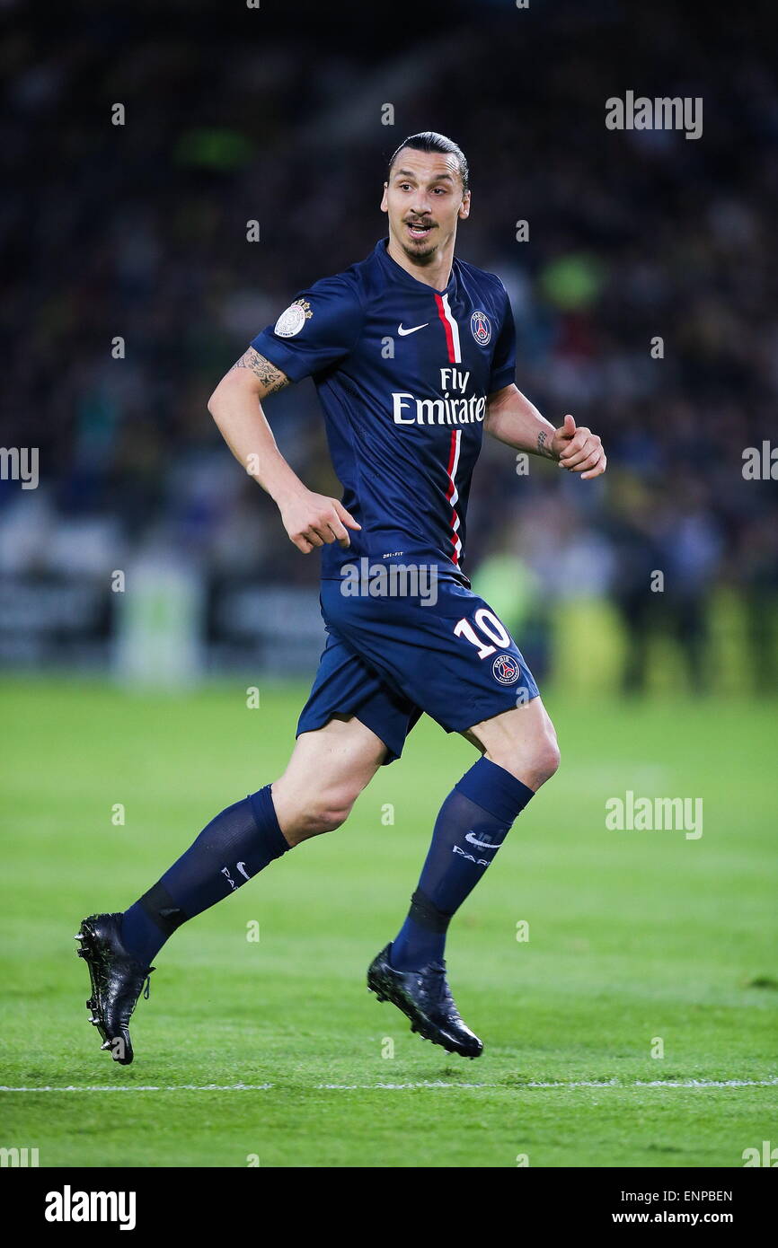 IBRAHIMOVIC- PARIS SAINT Germain Figurine + 2 Badges EUR 40,00 - FR