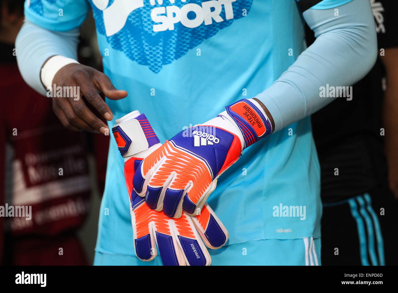 Gants de Steve MANDANDA - 01.05.2015 - Metz/Marseille - 35e journee Ligue  1.Photo : Fred Marvaux/Icon Sport Stock Photo - Alamy