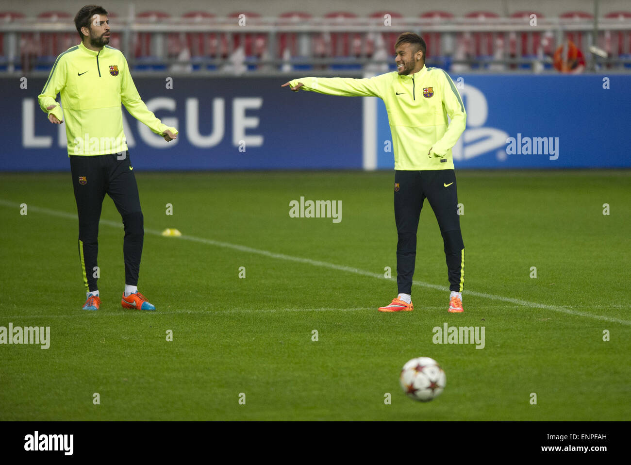 Barcelona football team training in the Amsterdam ArenA ahead of their champions league match against Ajax  Featuring: NEYMAR Where: Amsterdam, Netherlands When: 04 Nov 2014 Stock Photo