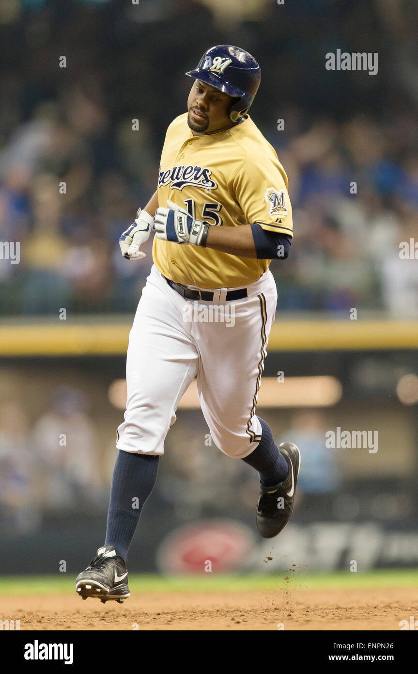 Milwaukee, WI, USA. 9th May, 2015. Milwaukee Brewers first baseman Jason  Rogers #15 hits his first Major League home run in the Major League  Baseball game between the Milwaukee Brewers and the