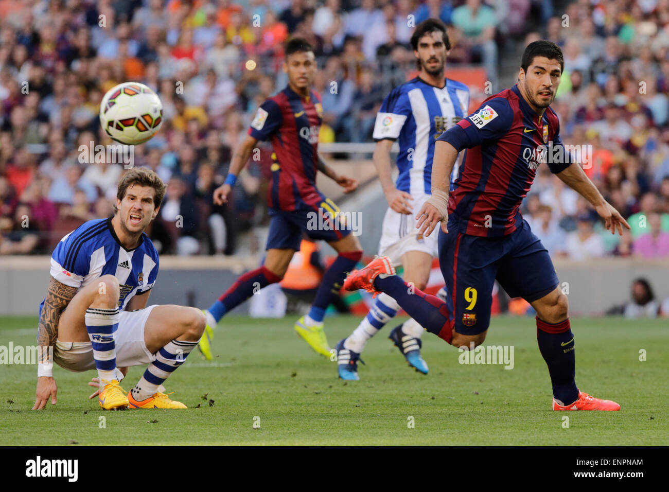 Barcelona, Spain. 9th May, 2015. FC Barcelona's Luis Suarez (1st R) competes during the La Liga soccer match against Real Sociedad at Camp Nou Stadium in Barcelona, Spain, May 9, 2015. FC Barcelona won 2-0. Credit:  Pau Barrena/Xinhua/Alamy Live News Stock Photo