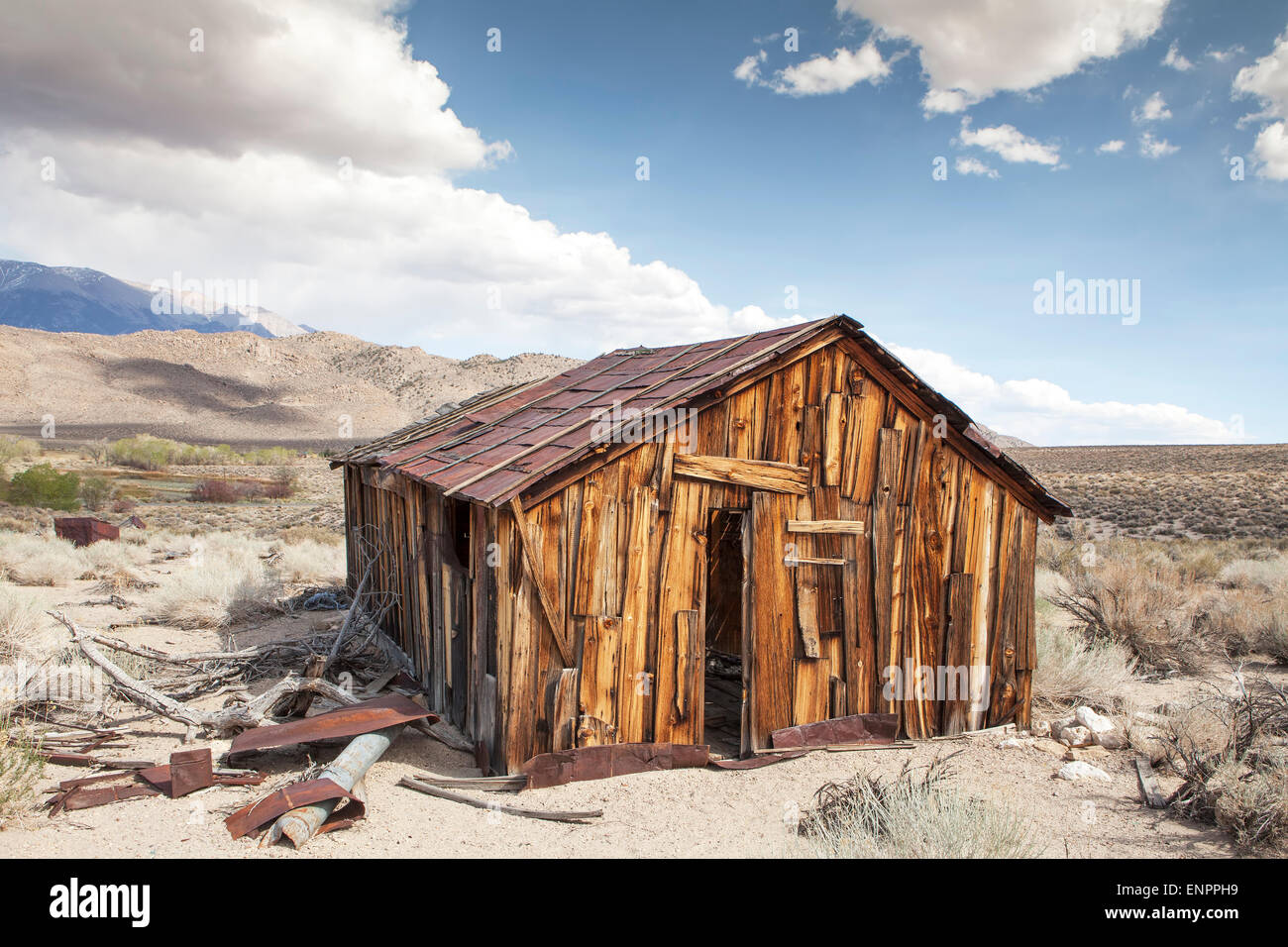 Abandoned old miner's cabin in Benton Hot Springs in the high desert of California. Stock Photo