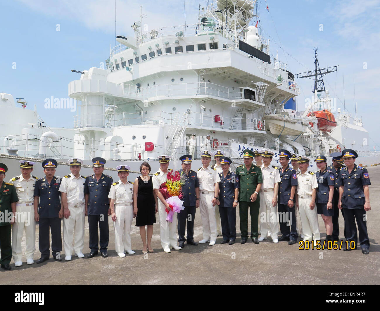 Hanoi. 10th May, 2015. Crew members of the Japan Coast Guard vessel PLH 22 Yashima are welcomed by Vietnamese side at the Tien Sa port in Vietnam's central Da Nang city, on May 10, 2015. The Japan Coast Guard vessel PLH 22 Yashima on Sunday docked at Tien Sa port in Vietnam's central Da Nang city, some 600 km south of capital Hanoi, for a five-day visit. Credit:  VNA/Xinhua/Alamy Live News Stock Photo