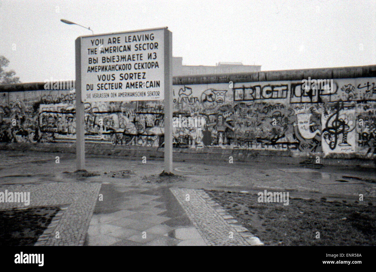 OCTOBER 1988 - BERLIN: the Berlin Wall (Berliner Mauer) in the Tiergarten district of Berlin. Stock Photo