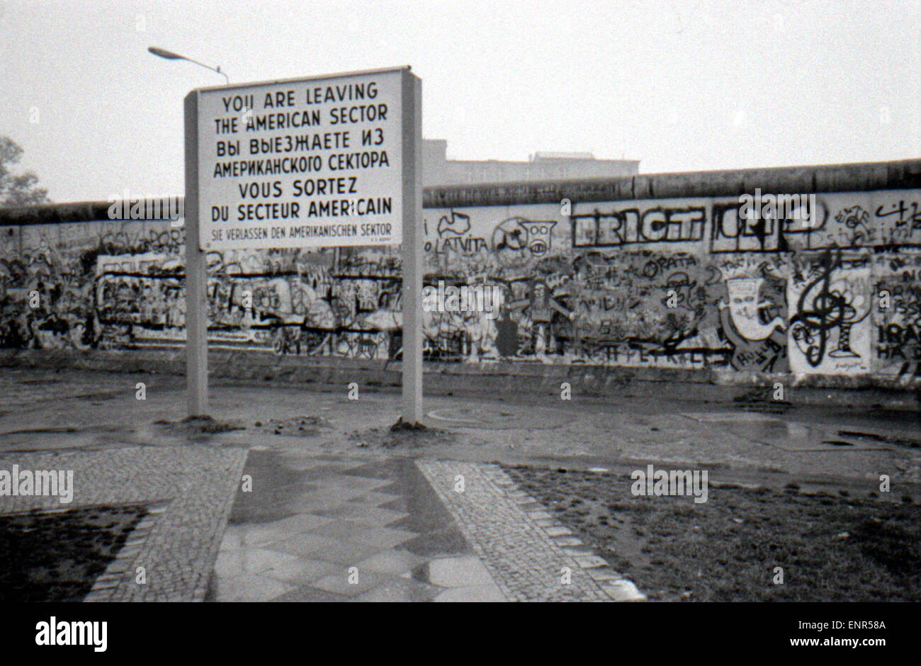 OCTOBER 1988 BERLIN The Berlin Wall Berliner Mauer In The a-picture-is-worth-a-thousand-words