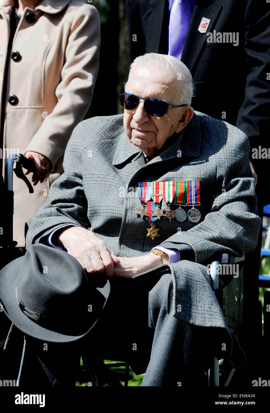 Brighton, UK. 10th May, 2015. 95 year old Clifford Gower who fought in North Africa and was then seconded to MI4 and MI6 at the VE day memorial service held at Brighton war Memorial today. Credit:  Simon Dack/Alamy Live News Stock Photo