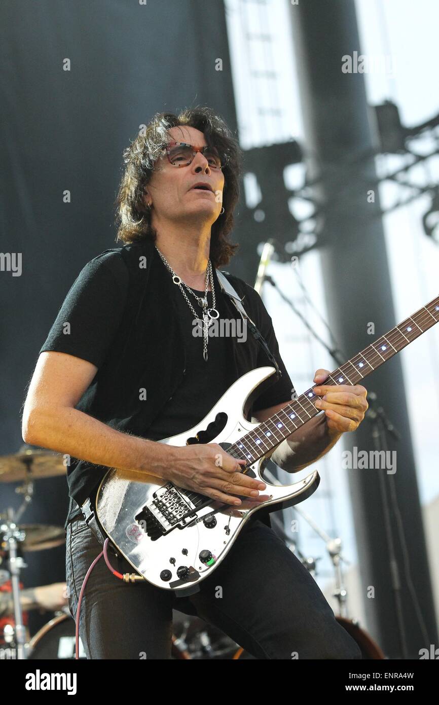 Steve Riai Steve vai on stage hi-res stock photography and images - Alamy
