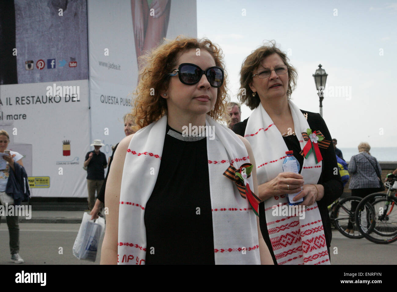 Napoli, Italy. 10th May, 2015. People join in the commemoration of the WWII 70th anniversary in Naples, where there are concert of songs for Soviet World War II and an exhibition of handicrafts in cooperation with the Honorary Consulate of the Russian Federation in Naples, the Association 'Aiuto agli ex-cittadini dell'Unione Sovietica in Italia'celebrates in Victory Square. Credit:  Salvatore Esposito/Pacific Press/Alamy Live News Stock Photo