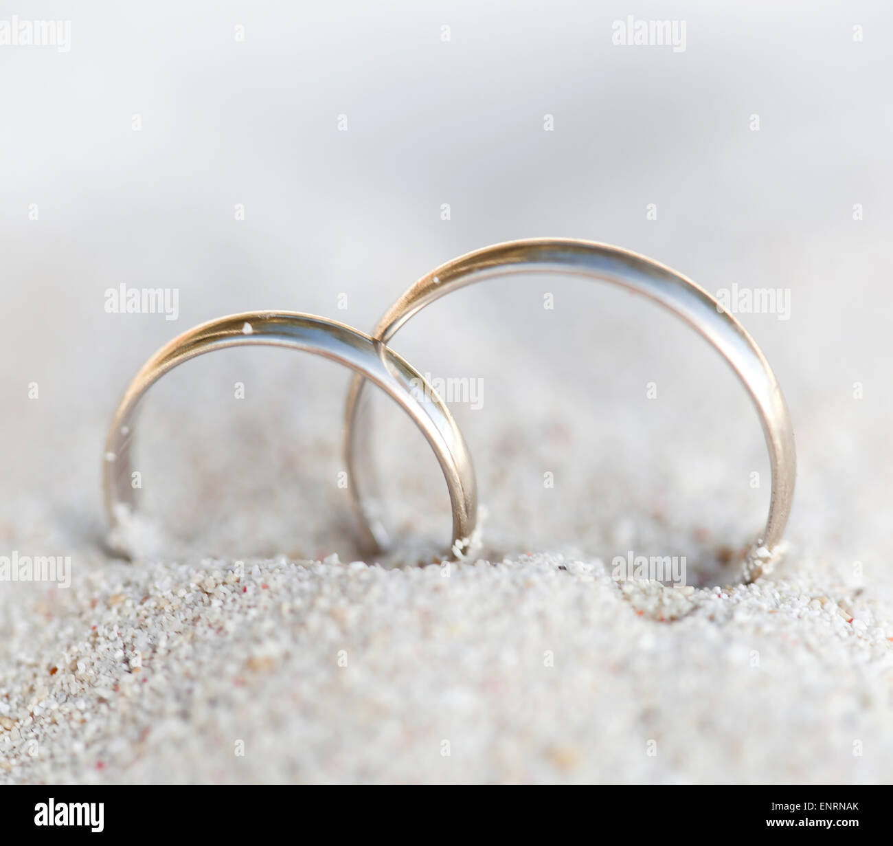 Wedding rings in sand on tropical beach Stock Photo - Alamy