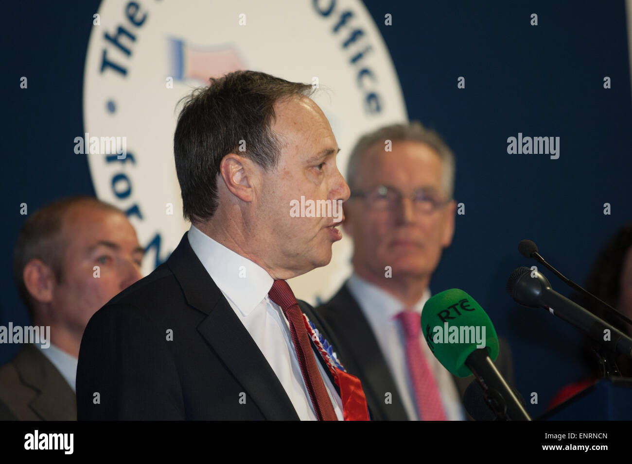 Belfast UK. 7th May 2015 General Election:  DUP Nigel Dodds (Gerry Kelly Sinn Fein in background) gives his acceptance speach af Stock Photo