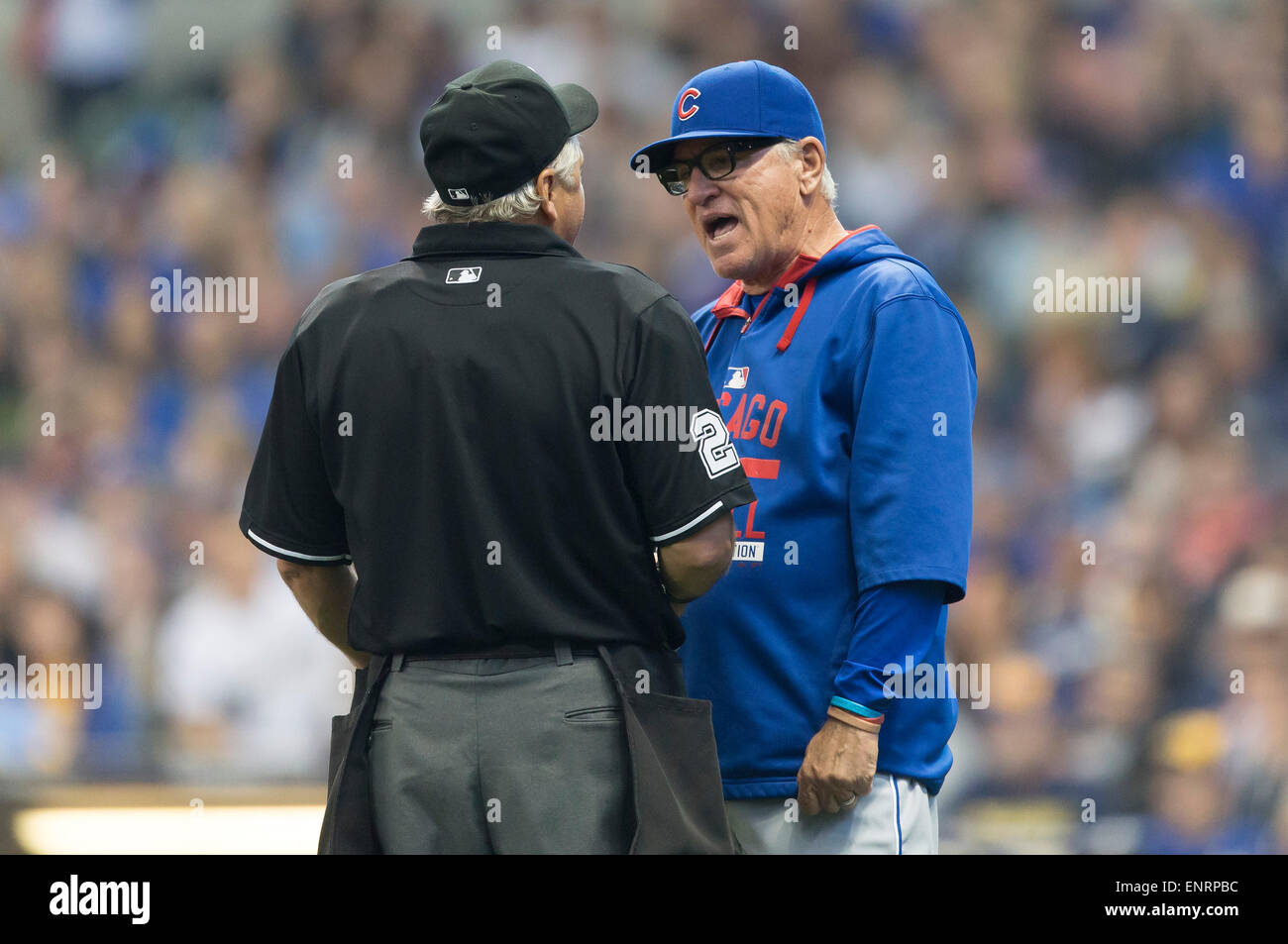 Milwaukee, WI, USA. 9th May, 2015. Chicago Cubs manager Joe Maddon #70 talks with home plate umpire Tom Hallion about a trapped ball under the center field fence during the Major League Baseball game between the Milwaukee Brewers and the Chicago Cubs at Miller Park in Milwaukee, WI. John Fisher/CSM/Alamy Live News Stock Photo