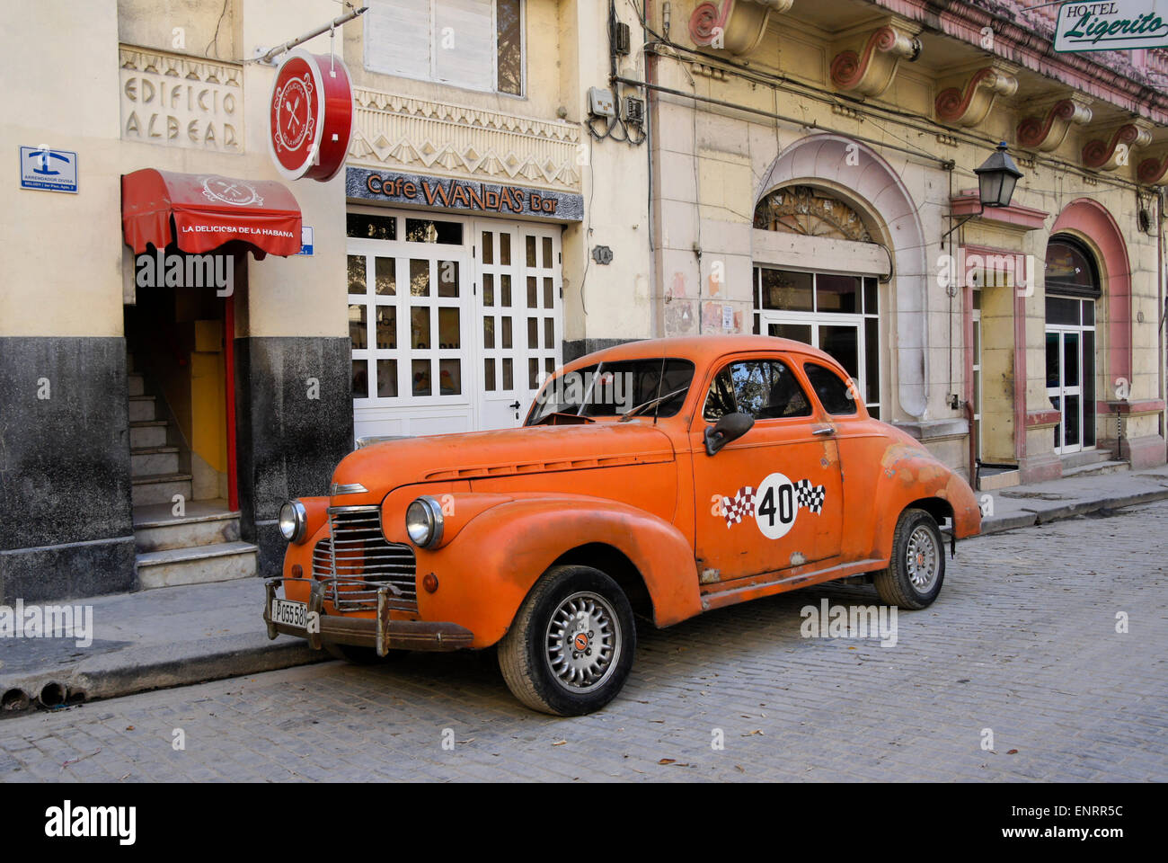 1940 Ford in front of Wanda's bar and cafe, Habana Vieja (Old Havana), Cuba Stock Photo