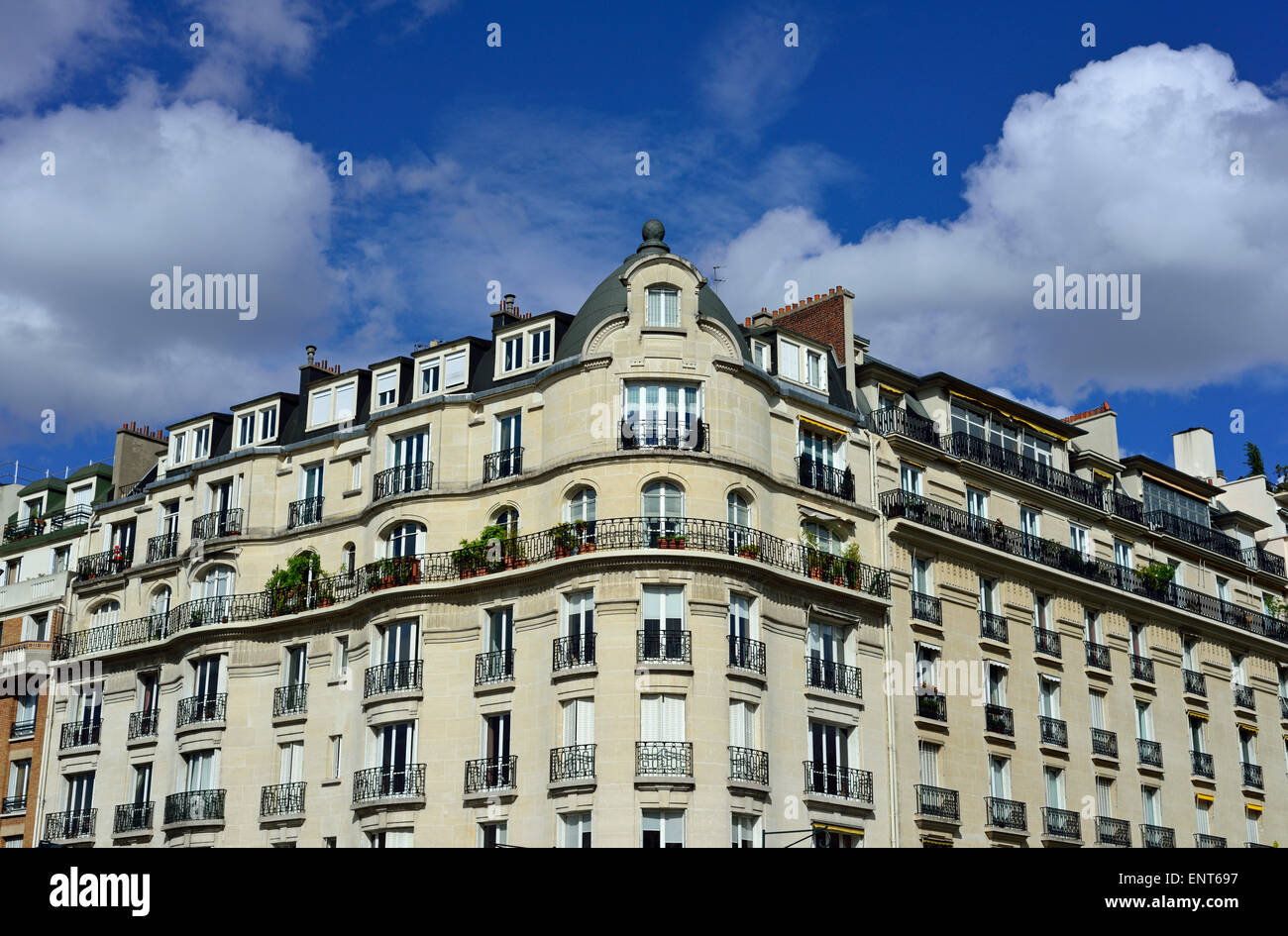 Apartments, Avenue Charles de Gaulle, Neuilly sur Seine, Paris, France Stock Photo