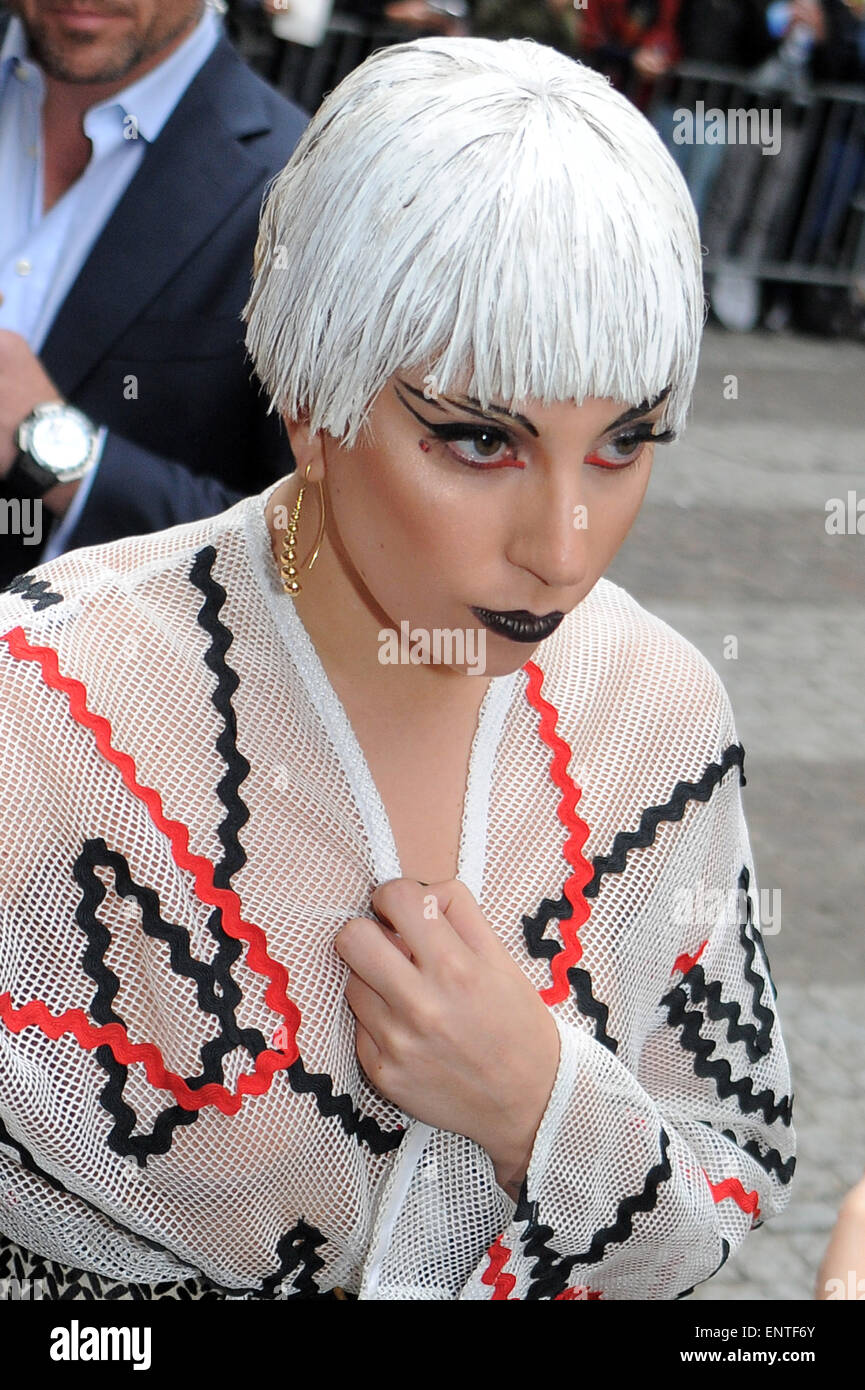 Ladies Shoulder Length Fancy Dress blonde wig With Fringe Pom-Pom Girl Lady Gaga
