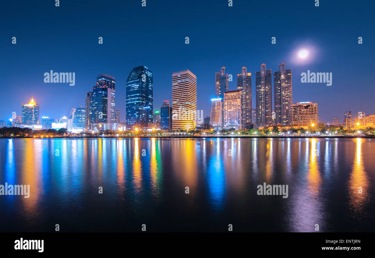 Bangkok modern buildings night hi-res stock photography and images - Alamy