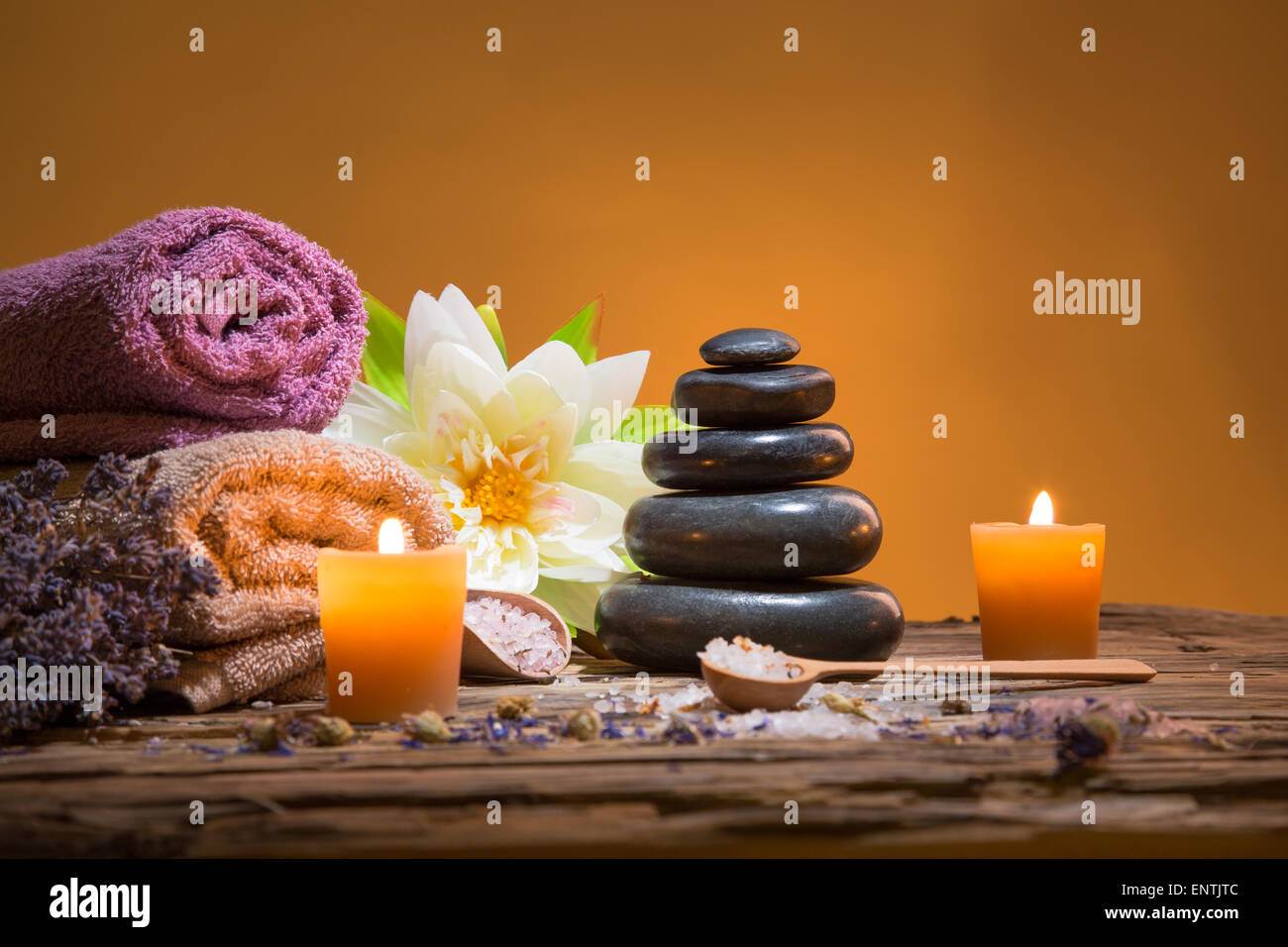 Pebble stone green leaf spa hi-res stock photography and images - Alamy