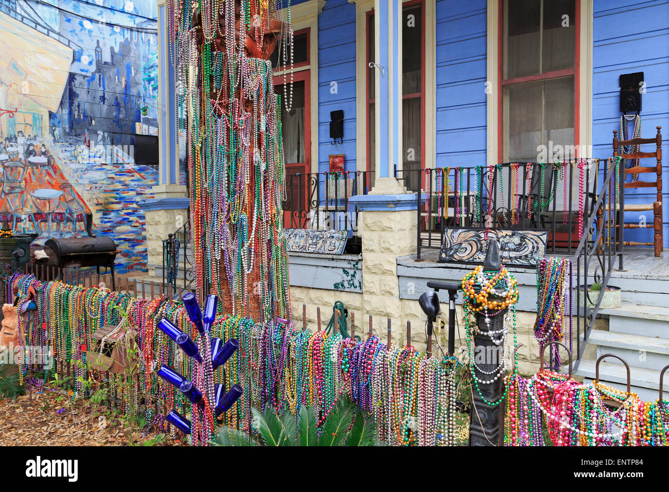 mardi gras magazine street