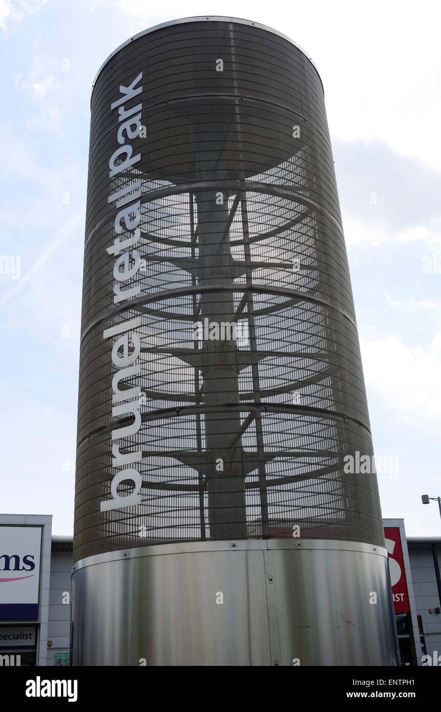 A view of the entry to the Brunel Retail Park on Rose Kiln Lane in