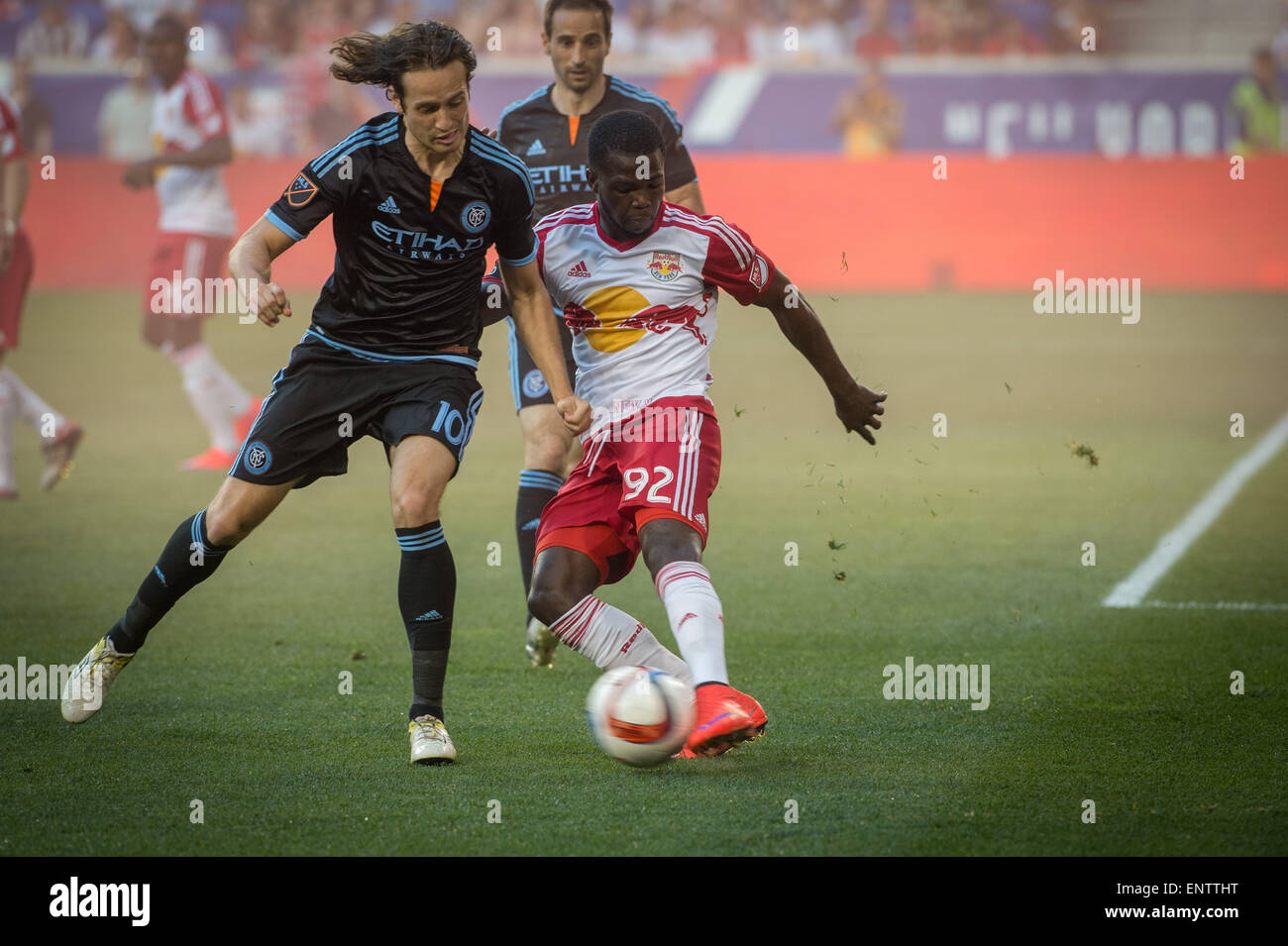 Harrison, New Jersey, USA. 10th May, 2015. NYCFC's MIX DISKERUD challenges NY Red Bulls' KEMAR LAWRENCE for the ball in the 1st half, New York Red Bulls vs. New York City FC, Red Bull Arena, Sunday May 10, 2015. This is the inaugural derby between clubs. © Bryan Smith/ZUMA Wire/Alamy Live News Stock Photo