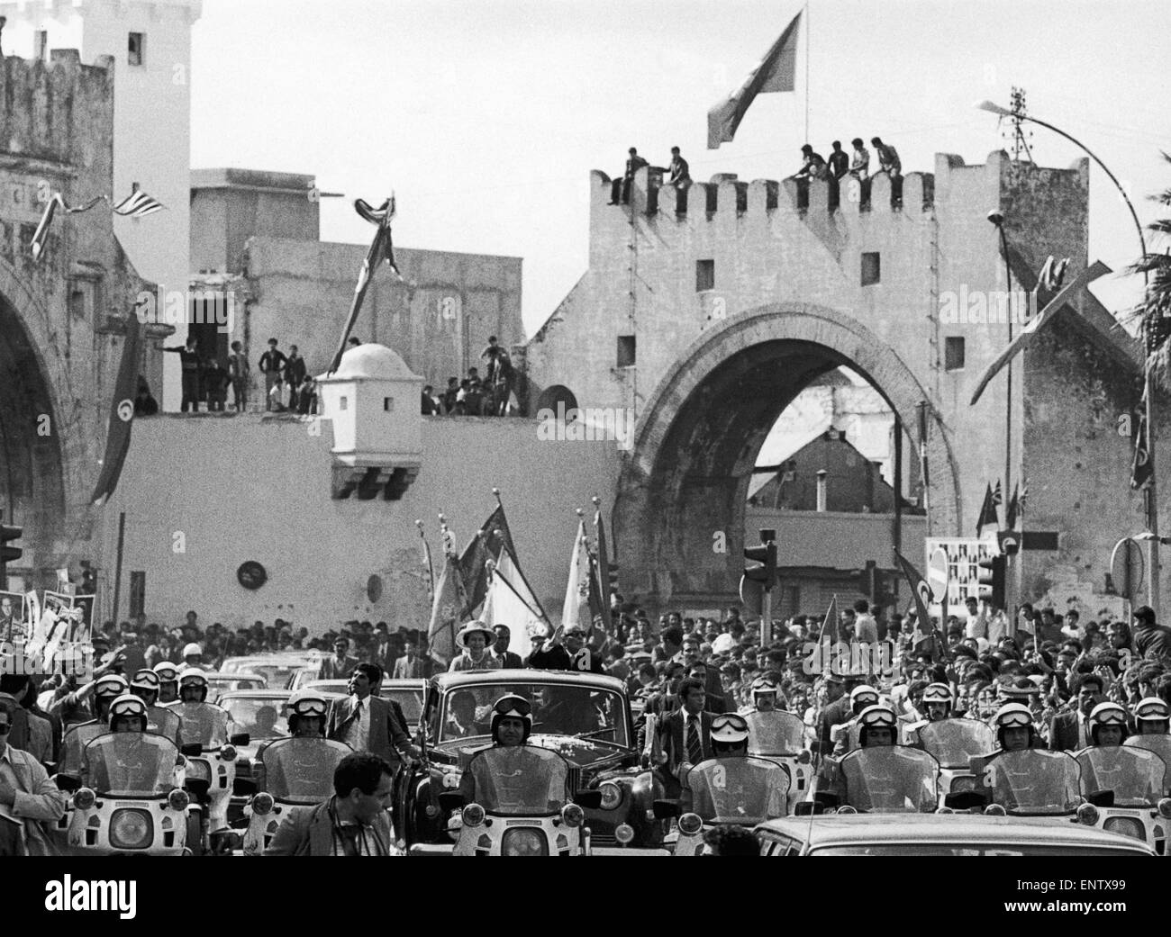 The Queen and President Bourguiba pass a Morrish arch during a drive through Tunis . October 21st 1980 Stock Photo