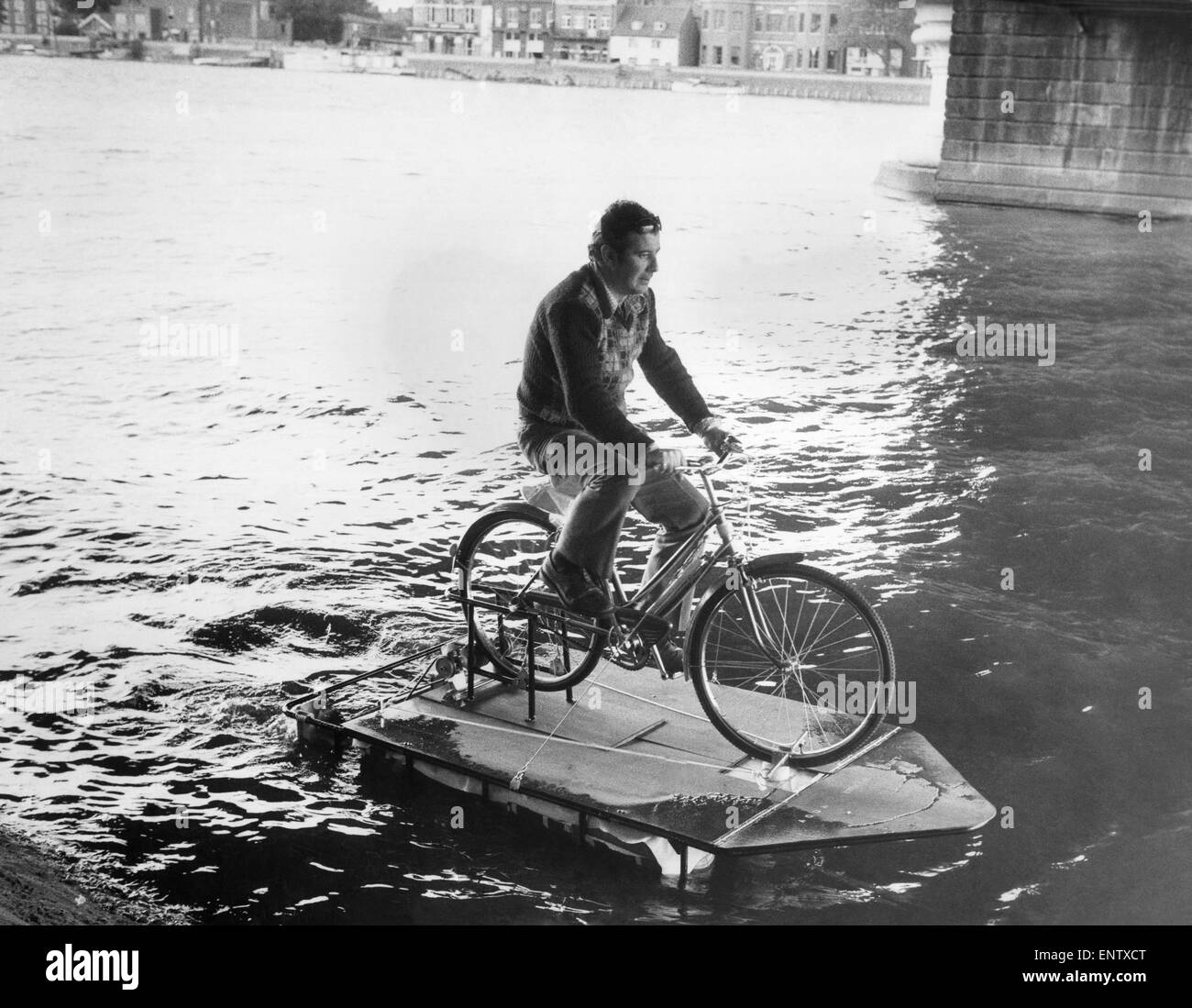 Historical photo raft hi-res stock photography and images - Alamy