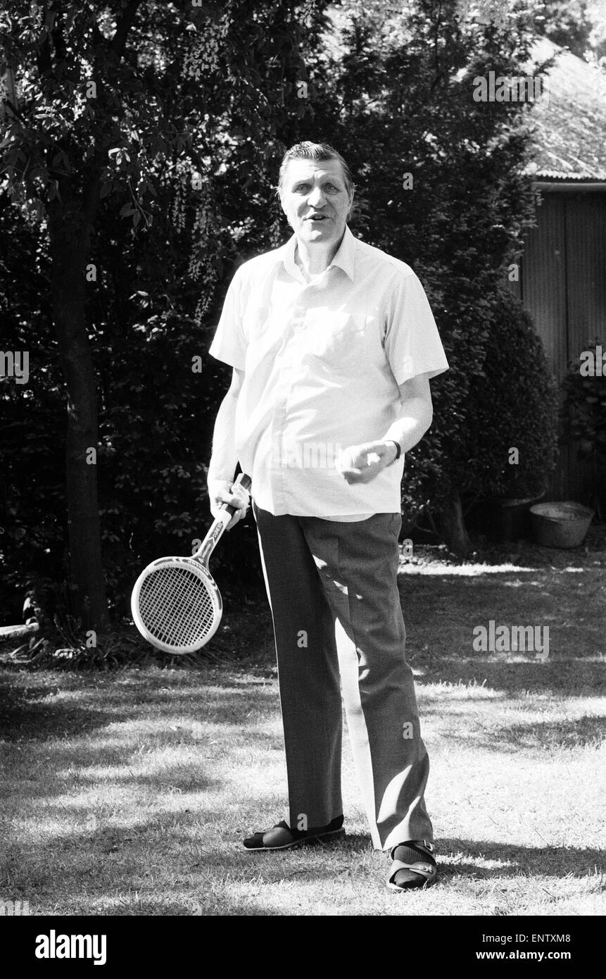 Tommy Cooper, relaxes in the garden of his home in Chiswick, London, May 1977. Stock Photo