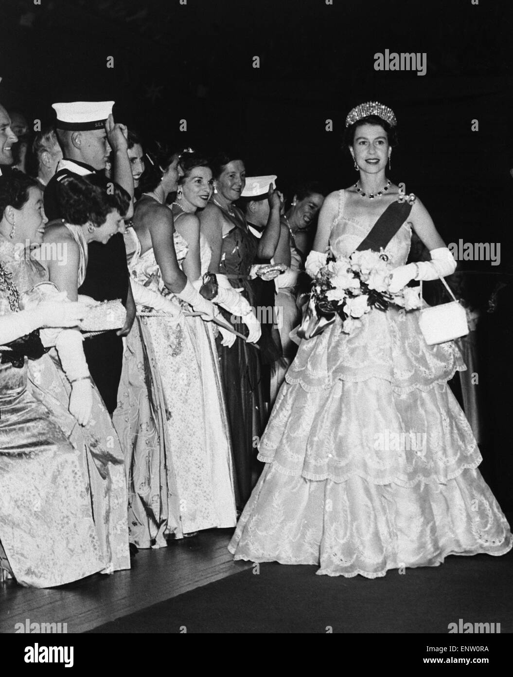 Queen Elizabeth II Visits Tasmania 1954. The Queen in all her glory made her regal entry to the Hobart City Hall, Tasmania, for the Civic Ball. March 1954. Stock Photo