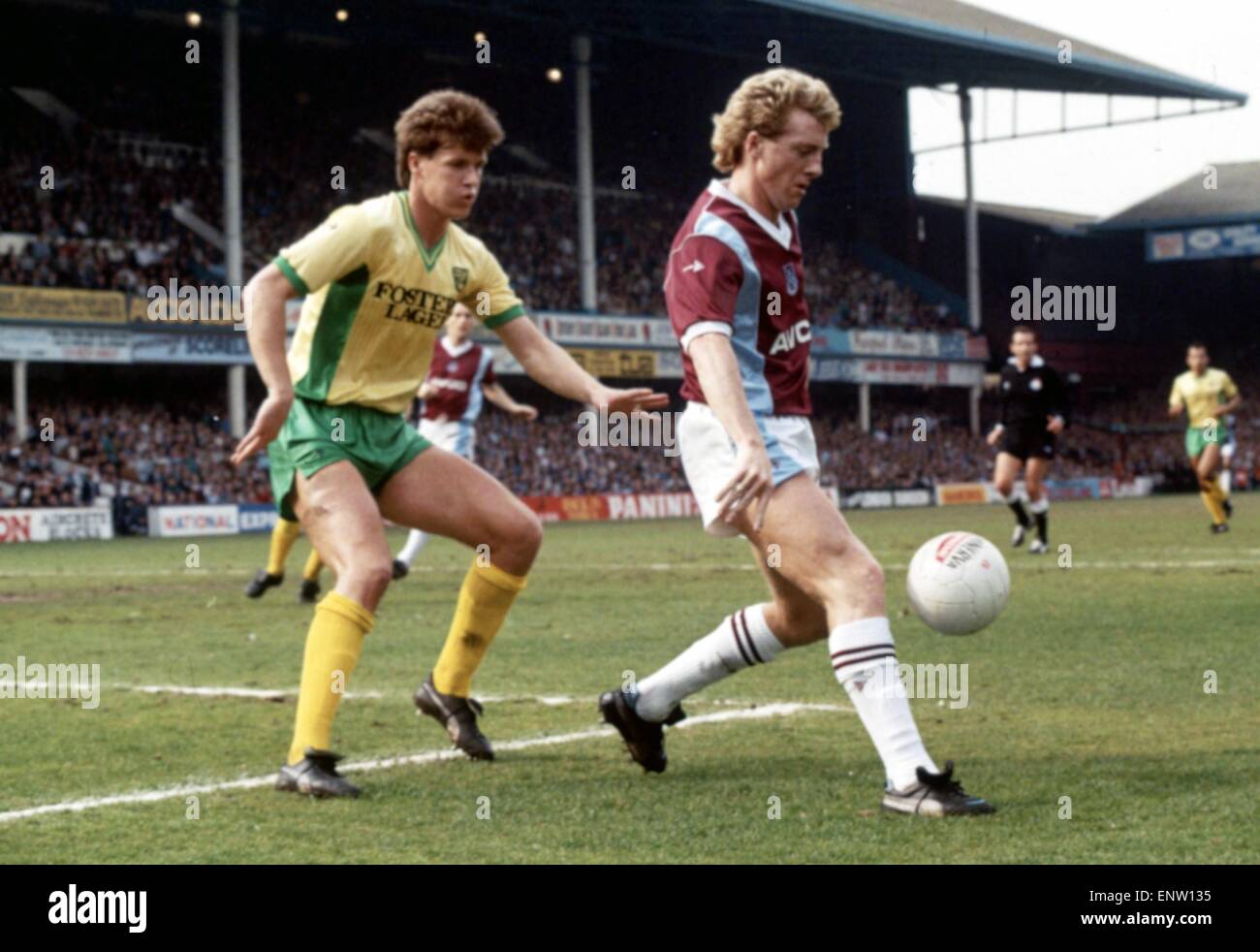 West Ham v. Norwich City. Ian Butterworth of Norwich and Frank