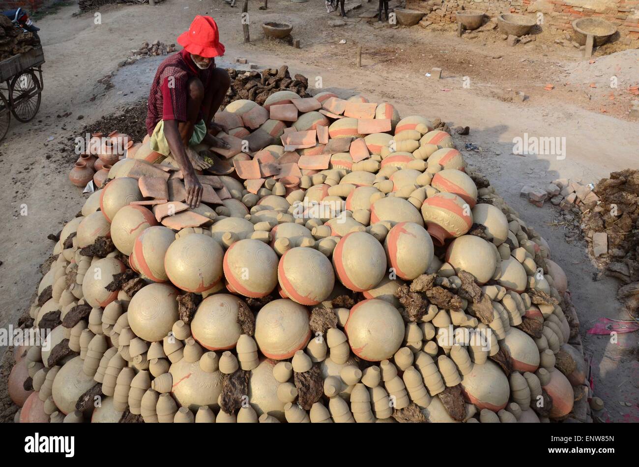 Allahabad, India. 11th May, 2015. A potter puts the earthen pitcher on