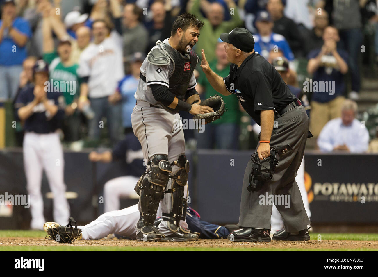 Milwaukee, WI, USA. 11th May, 2015. Chicago White Sox catcher Geovany Soto #58 argues the call by home plate umpire Brian O'Nora during the Major League Baseball game between the Milwaukee Brewers and the Chicago White Sox at Miller Park in Milwaukee, WI. John Fisher/CSM/Alamy Live News Stock Photo