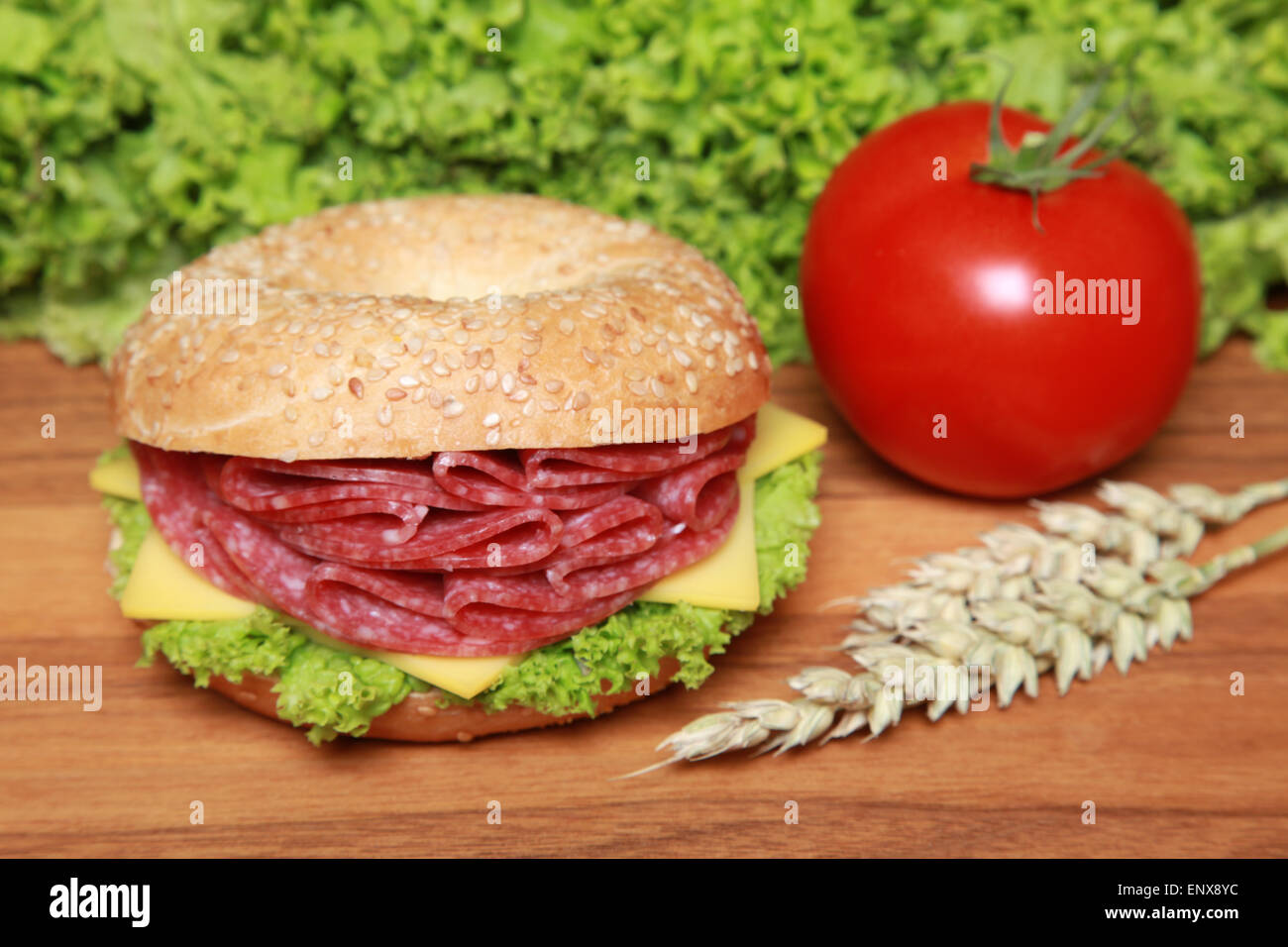 Bagel mit Salami Stock Photo Alamy