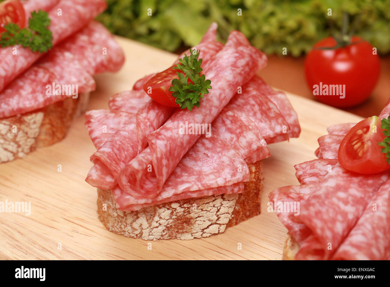 Fingerfood mit Salami Stock Photo Alamy