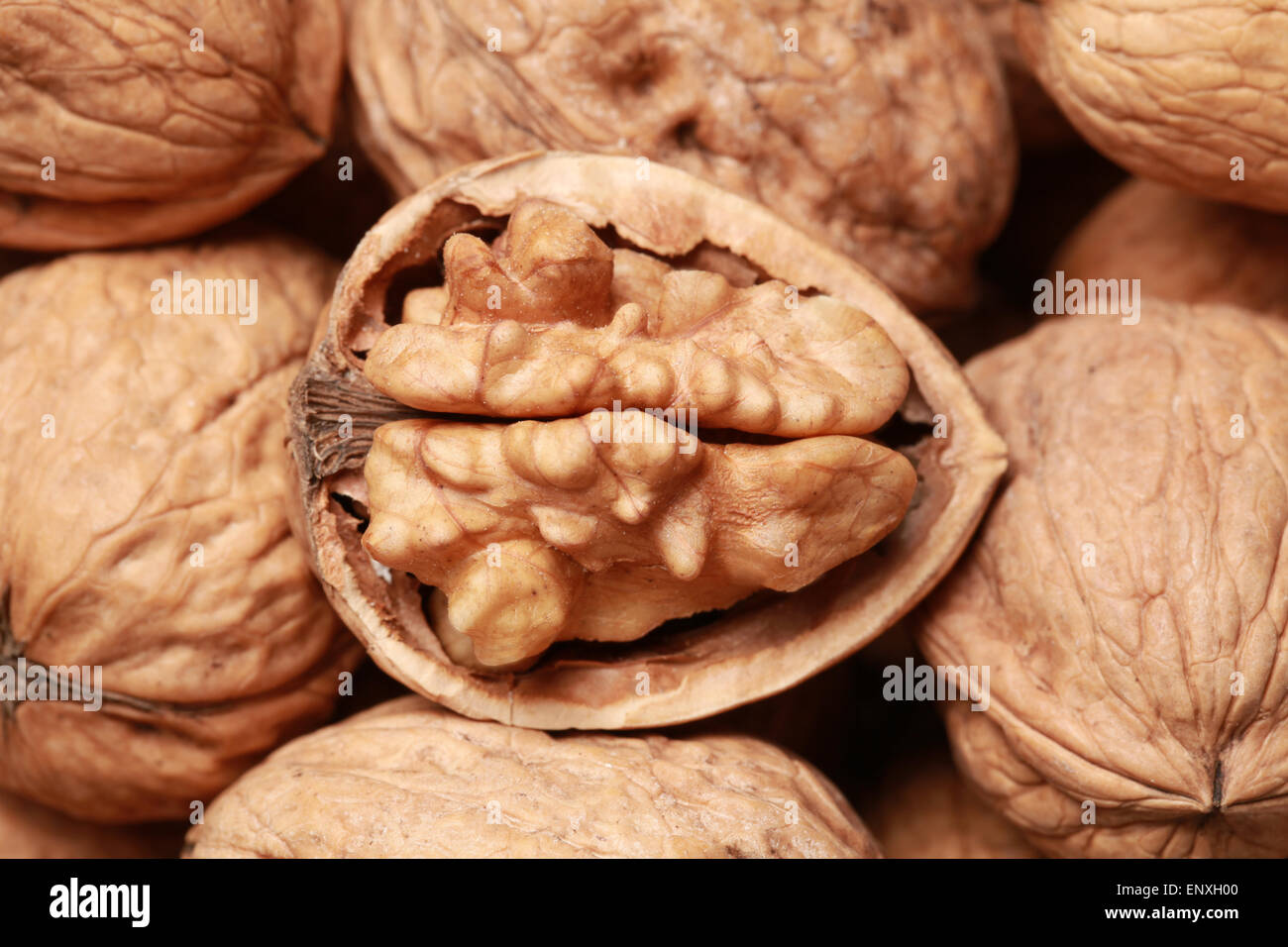 Ореховая смесь 1кг лола. Орехи при атеросклерозе. Ядро грецкого ореха. Продукты для сосудов. Полезные продукты орехи.