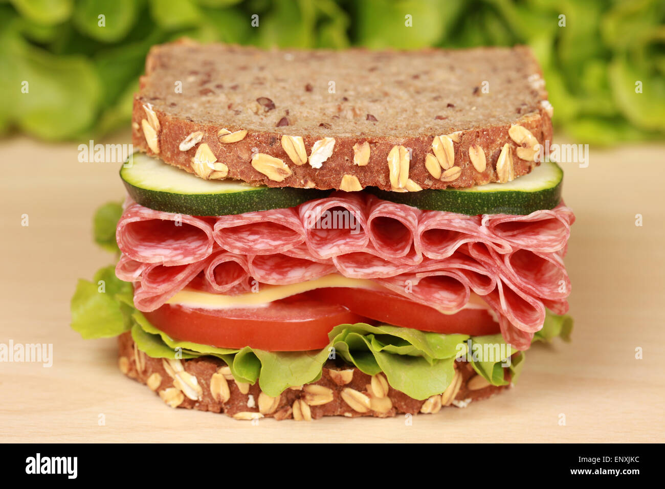 Brot mit Salami Stock Photo - Alamy