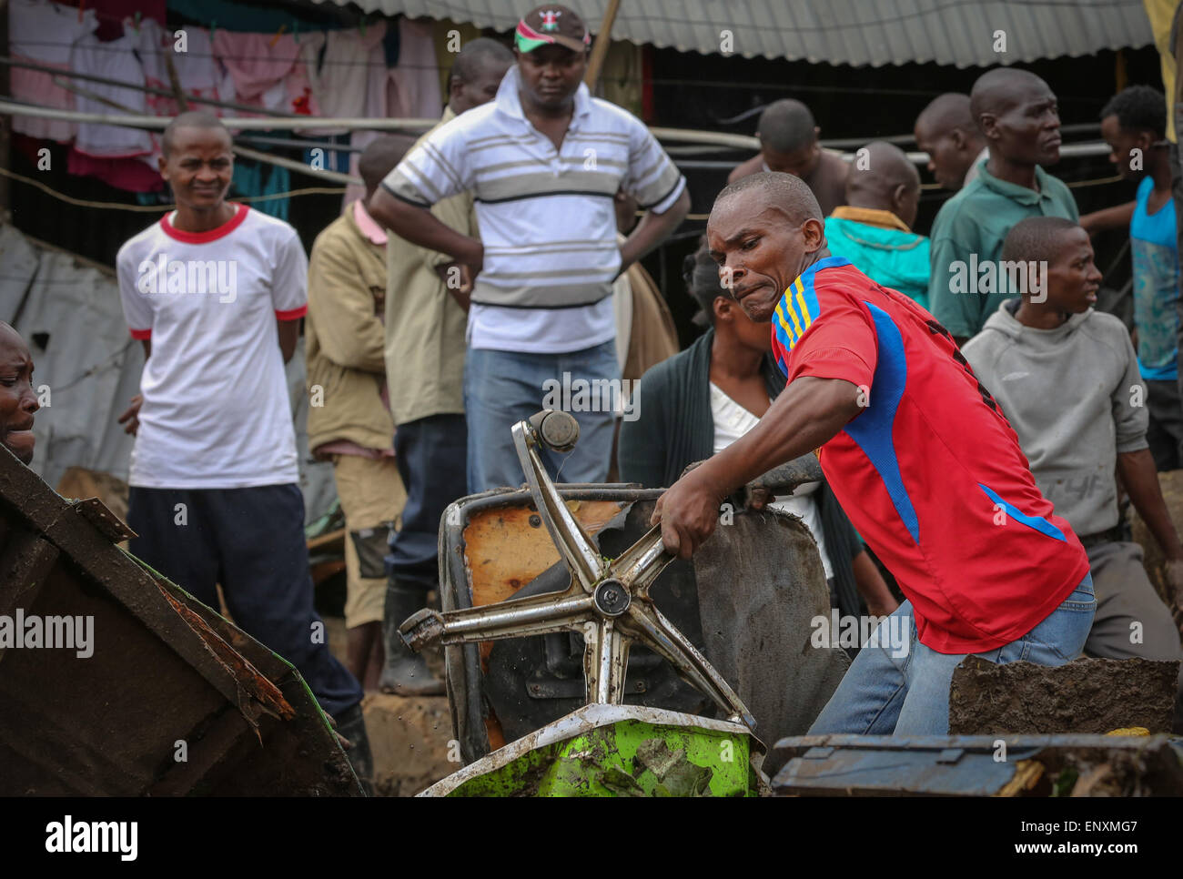 Nairobi, Kenya. 12th May, 2015. A rescuer removes debris at the site of a wall collapse accident