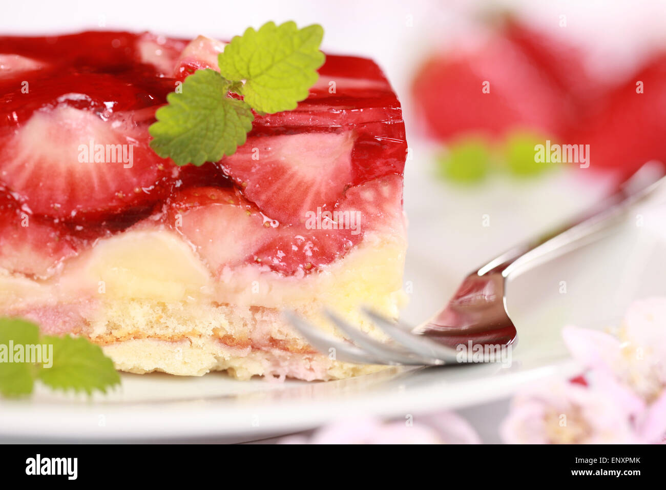 Erdbeerschnitte Stock Photo - Alamy