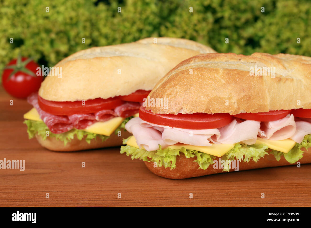 Sandwiches belegt mit Schinken und Salami Stock Photo