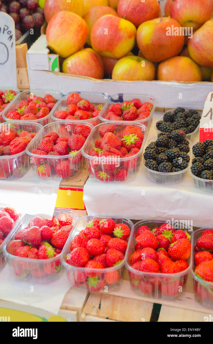 Fruits and vegetables at the market stall Stock Photo - Alamy