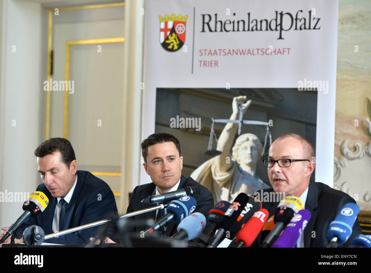 Trier, Germany. 12th May, 2015. Senior public prosecutor Peter Fritzen (R), along with public prosecutor Eric Samel (C) and chief investigator Christian Soulier, speaks during a press conference on the mortal remains of Tanja Graeff found yesterday and the current status of the investigations in Trier, Germany, 12 May 2015. Nearly the whole skeleton of Graeff has been found, said Fritzen, as well as jewellery, clothing, a mobile phone and a student identity card. 'Everything indicates that it is indeed Tanja Graeff, ' he said. PHOTO: HARALD TITTEL/dpa/Alamy Live News Stock Photo