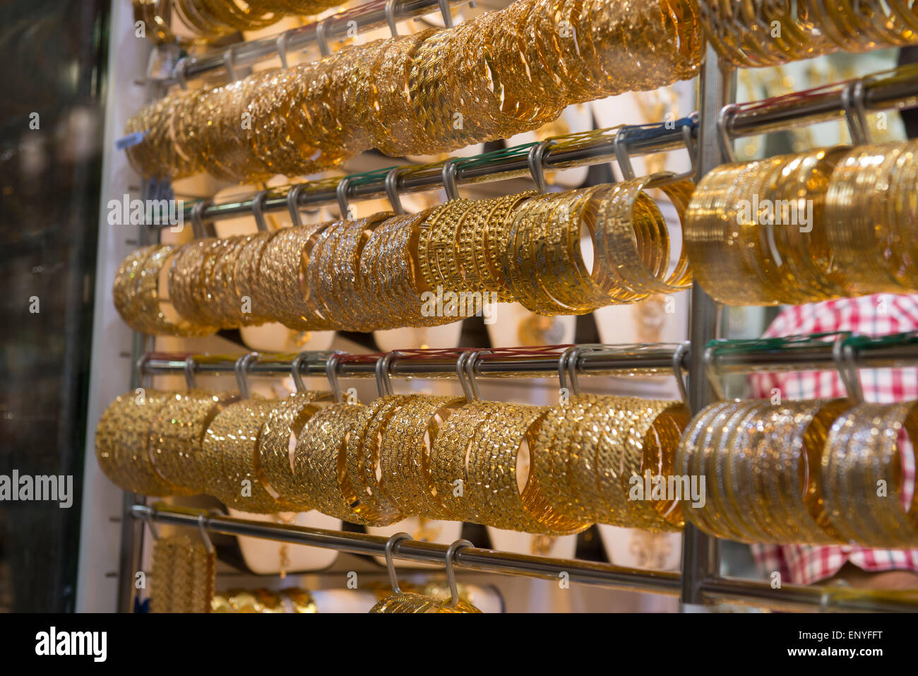Share more than 94 gold bracelet dubai designs latest - POPPY