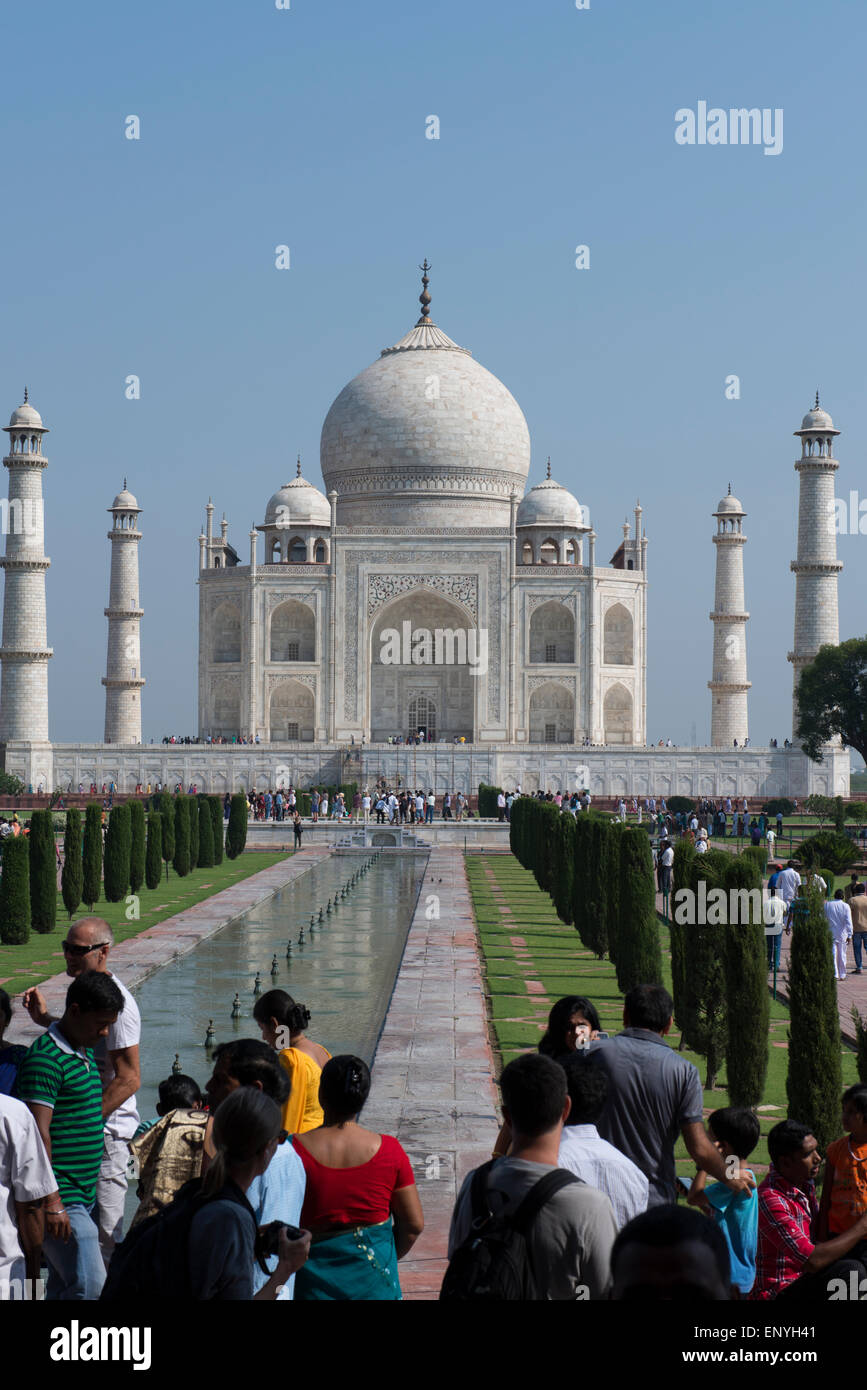 People Visit the Taj Mahal in India Editorial Photo - Image of heritage,  entrance: 160653736