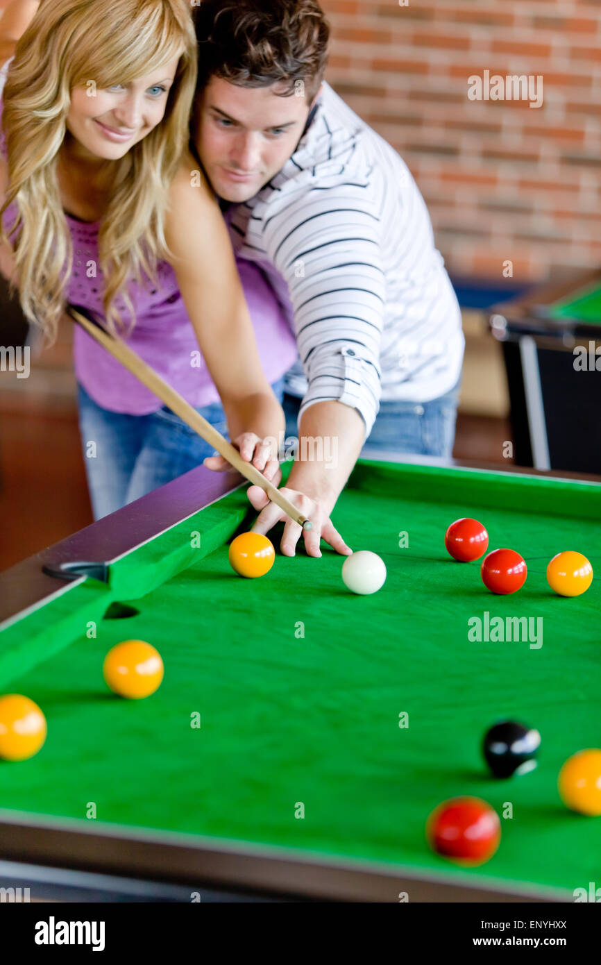 Карамболь игра на бильярде. Уроки бильярда. Постеры в бильярдную. Мужская фотосессия в бильярдной. Бильярдный стол.