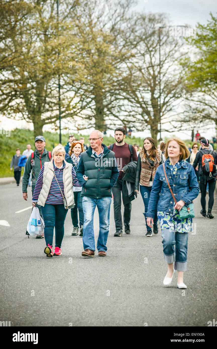 2015 Tour de Yorkshire, Roundhay Park, Leeds West Yorkshire, Spectators walking home after race Stock Photo