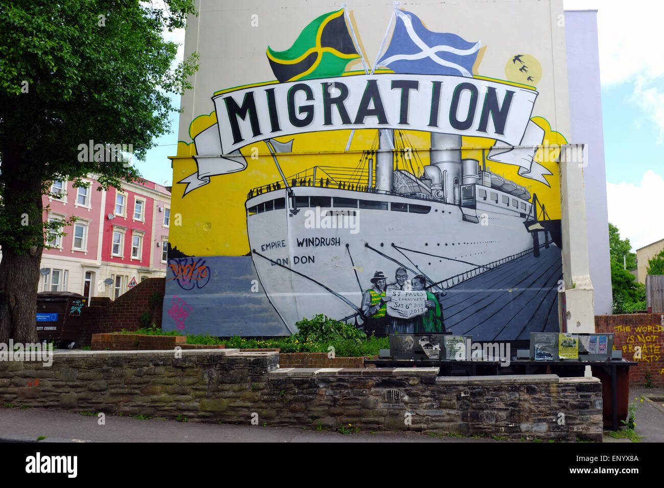 https://c8.alamy.com/comp/ENYX8A/a-wall-painting-in-the-st-pauls-area-in-bristol-ENYX8A.jpg