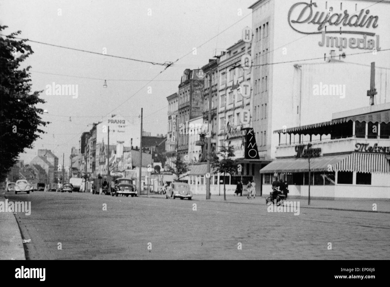 Reeperbahn in Hamburg bei Tag, 1950er Jahre. The Hamburg Reeperbahn, 1950s. Stock Photo