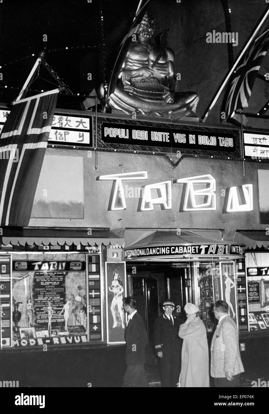 Der Nachtclub Tabu an der Großen Freiheit am Ende der Reeperbahn in Hamburg, 1950er Jahre. The Tabu nightclub at the Große Freih Stock Photo